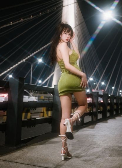 美女跪下吃J8免费视频浪潮_高清电影免费在线